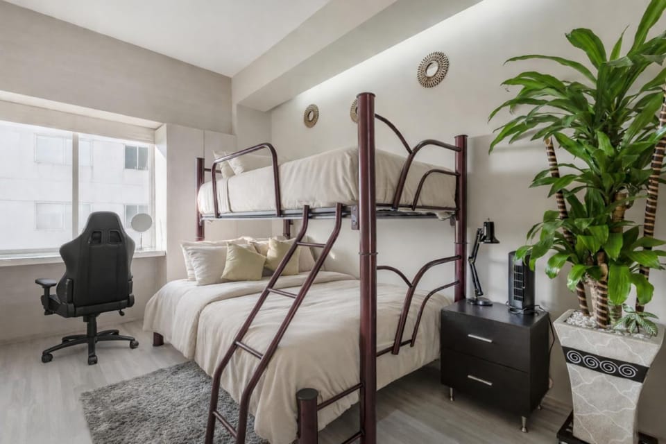 Bedroom, bunk bed