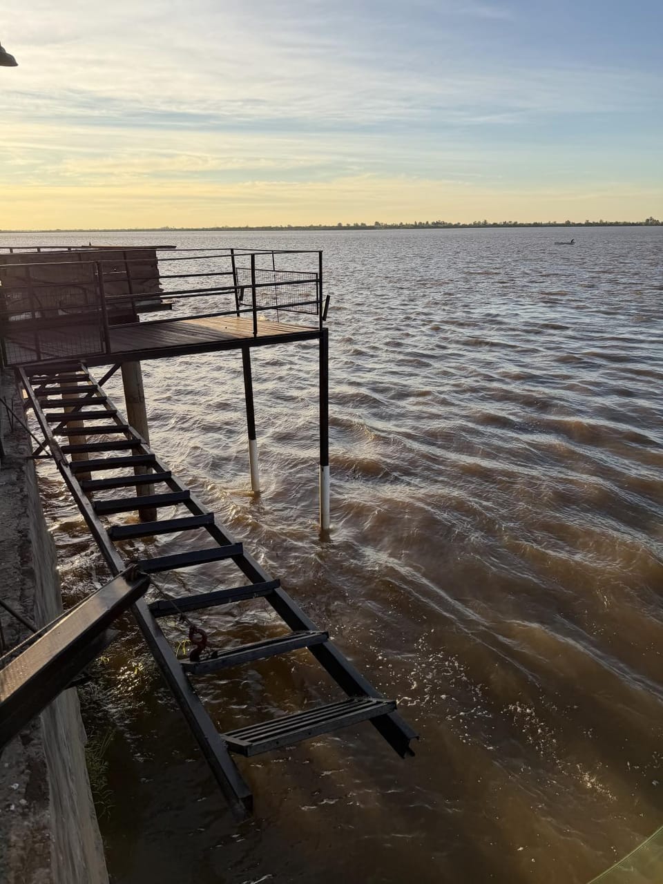 CASA JUNTO AL RIO House in Parana