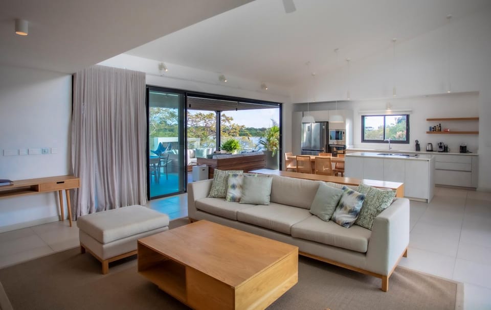 Penthouse Luxueux avec Piscines, Vues Mer et Montagne Apartment in Rivière Noire District, Mauritius