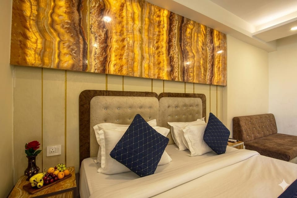 Bed, Photo of the whole room, Seating area, Bedroom