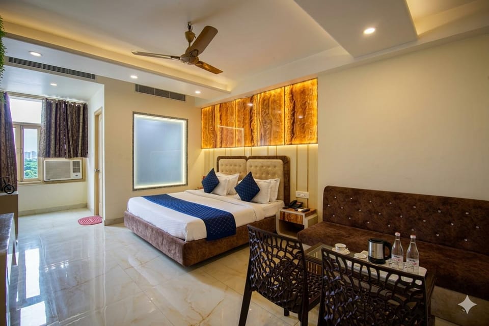 Bed, Photo of the whole room, Seating area, Bedroom, air conditioner