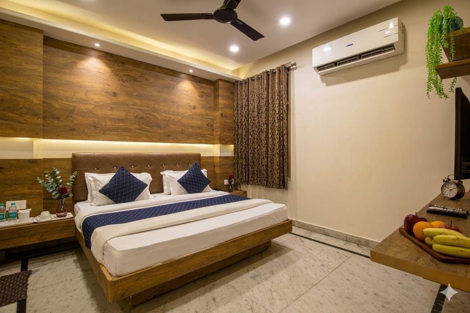 Bed, Photo of the whole room, Bedroom, air conditioner