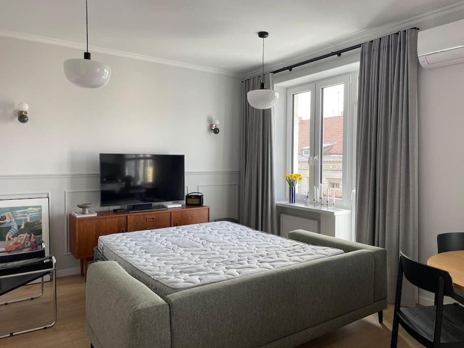 Oldtown Apt w/Balcony, free Pkg Apartment in Klaipėda