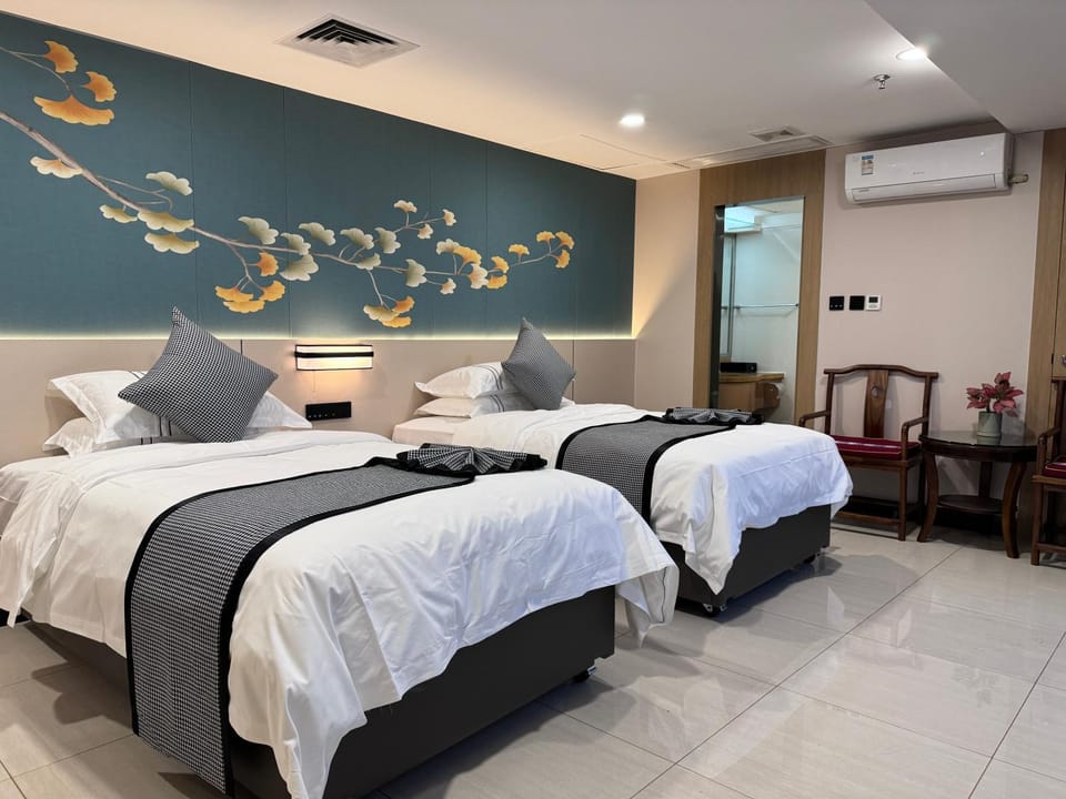 Bed, Photo of the whole room, Bedroom