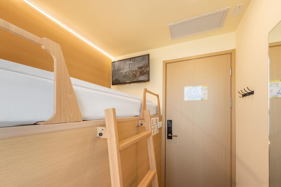 Bed, TV and multimedia