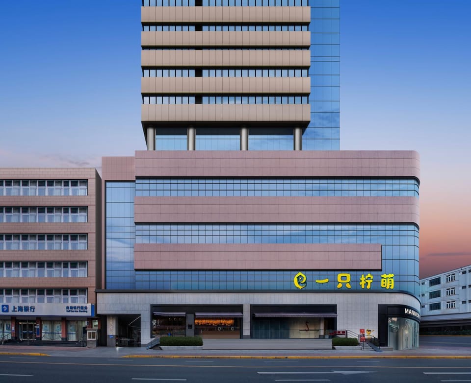 Property building, Location
