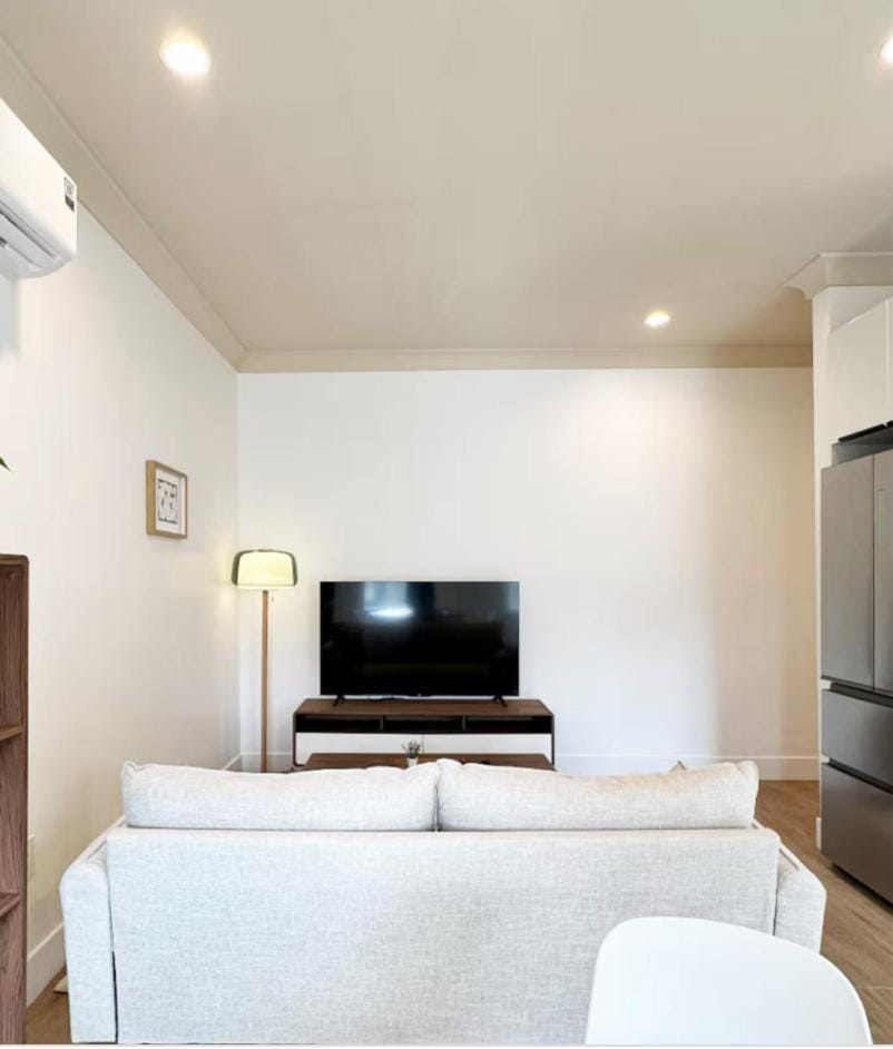New York Style 2 bed 1bath West Hollywood Apartment in West Hollywood
