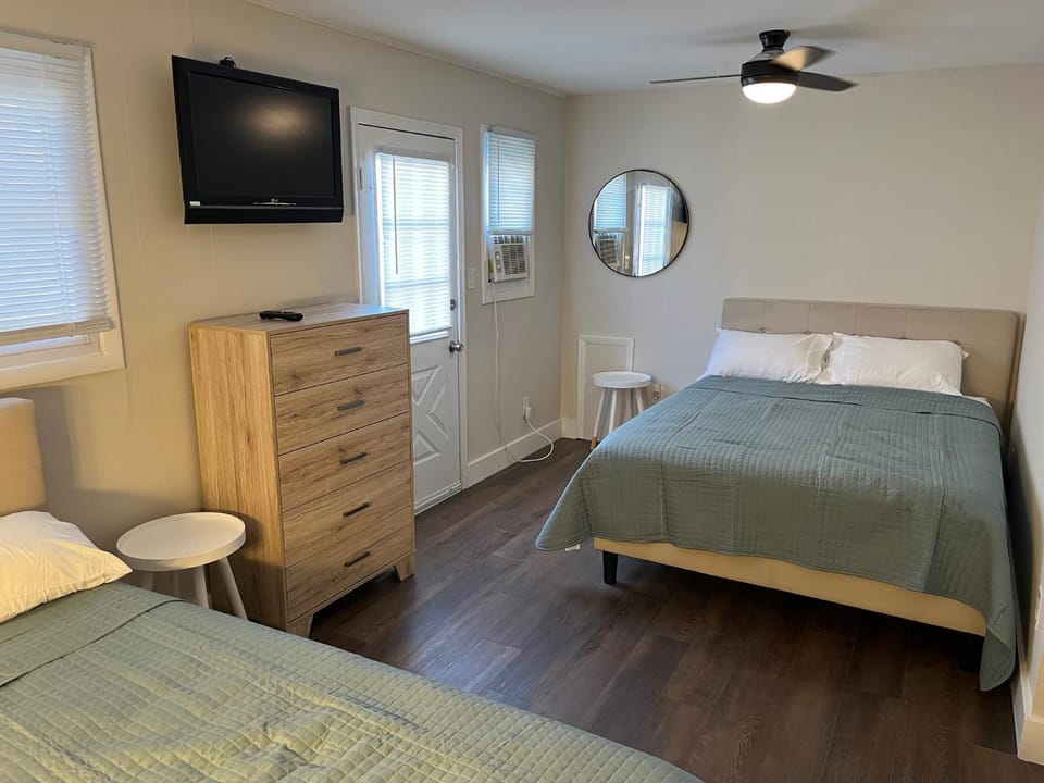 Brooklyn Beach Club Motel in Wildwood