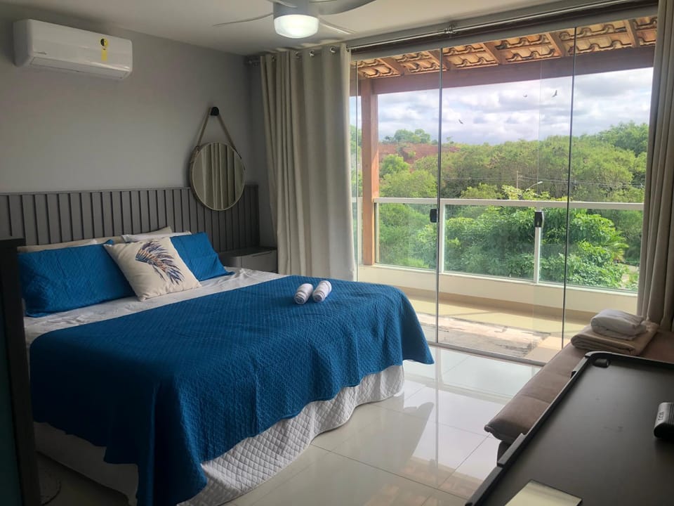 Bed, TV and multimedia, View (from property/room), Balcony/Terrace, Photo of the whole room, locker, minibar, wardrobe, air conditioner