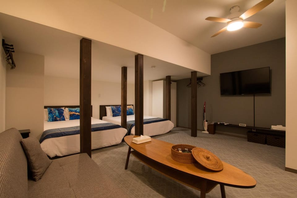 Living room, Guests