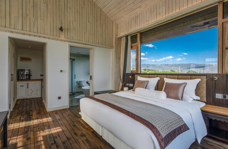 Photo of the whole room, Bedroom