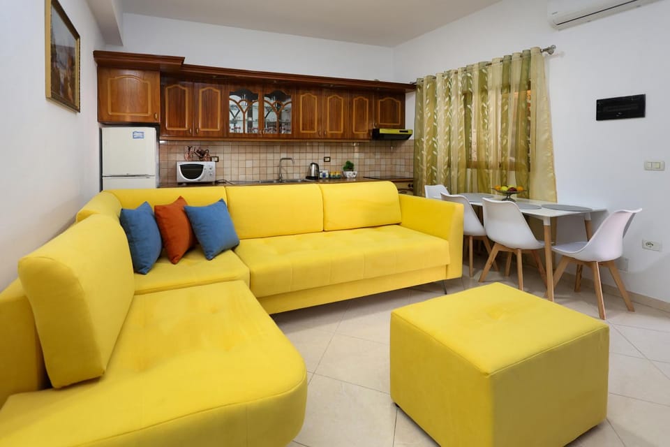 Living room, Dining area, kitchen