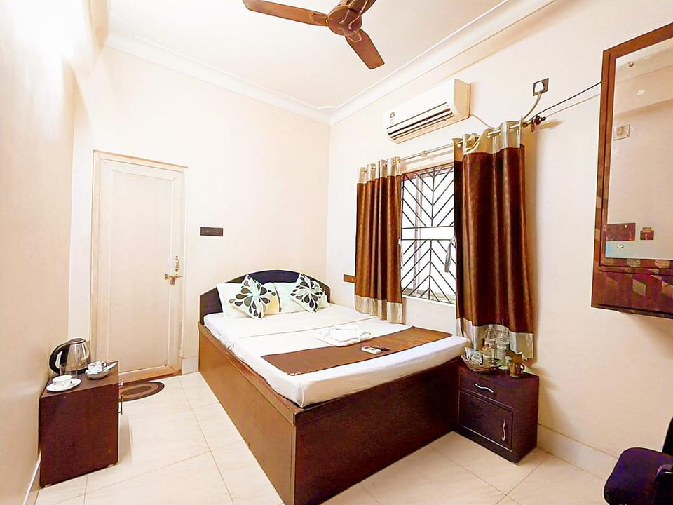 Bed, Photo of the whole room, Bedroom, air conditioner