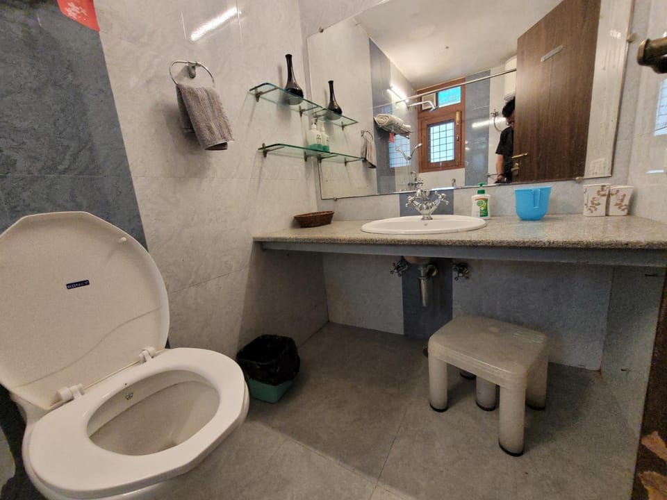 Toilet, Bathroom