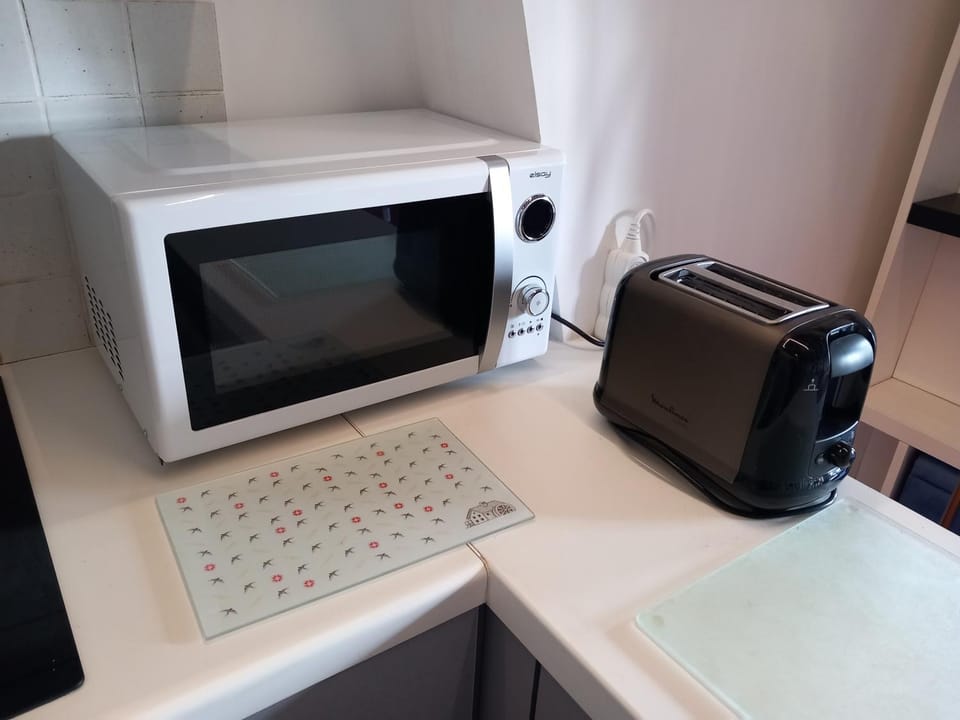minibar, toaster