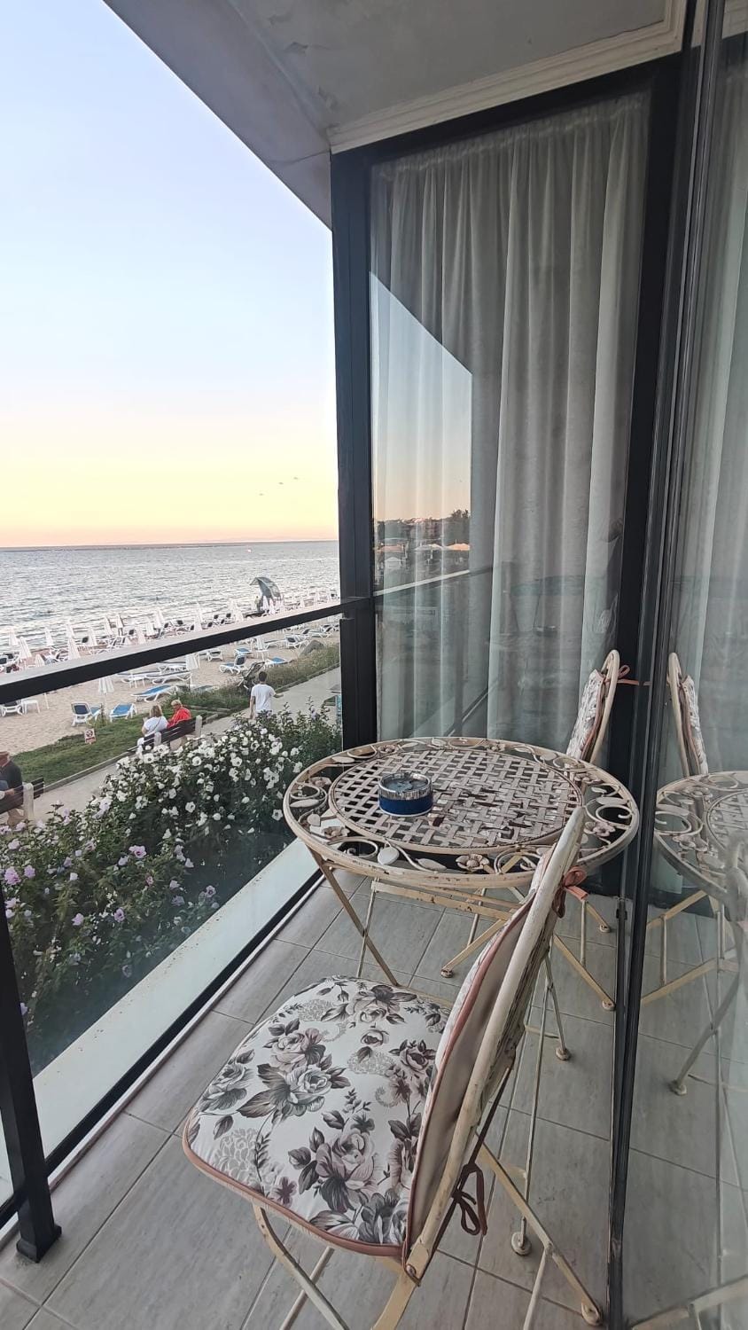 Natural landscape, View (from property/room), Balcony/Terrace, Seating area, Sea view