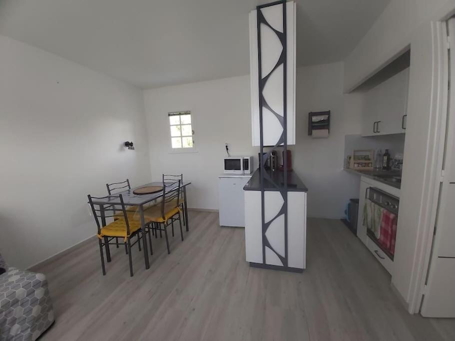 Kitchen or kitchenette, Dining area, pet friendly