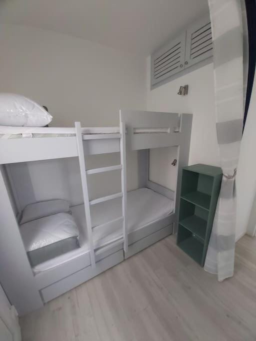 bunk bed
