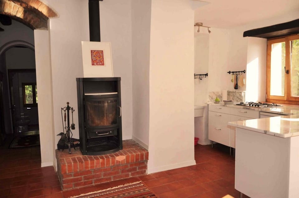 Kitchen or kitchenette, flat iron