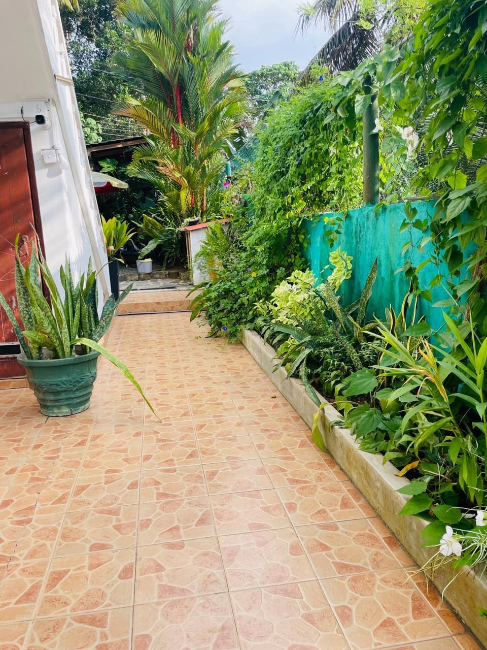 White Villa Apartment in Southern Province