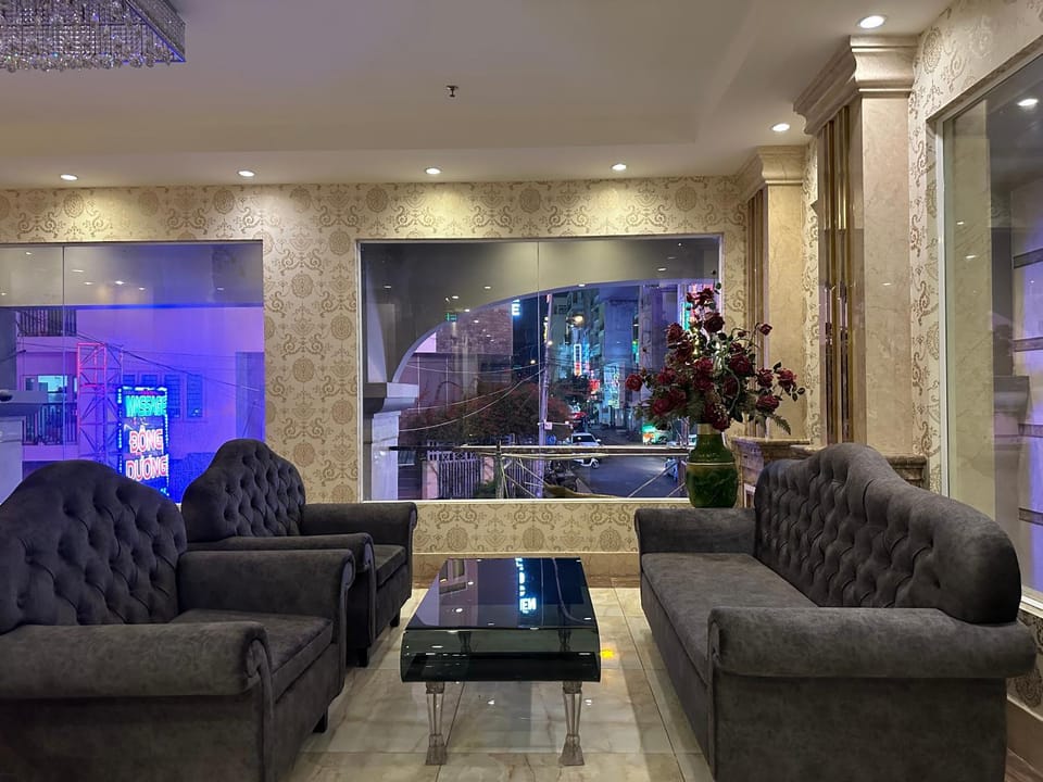 Communal lounge/ TV room