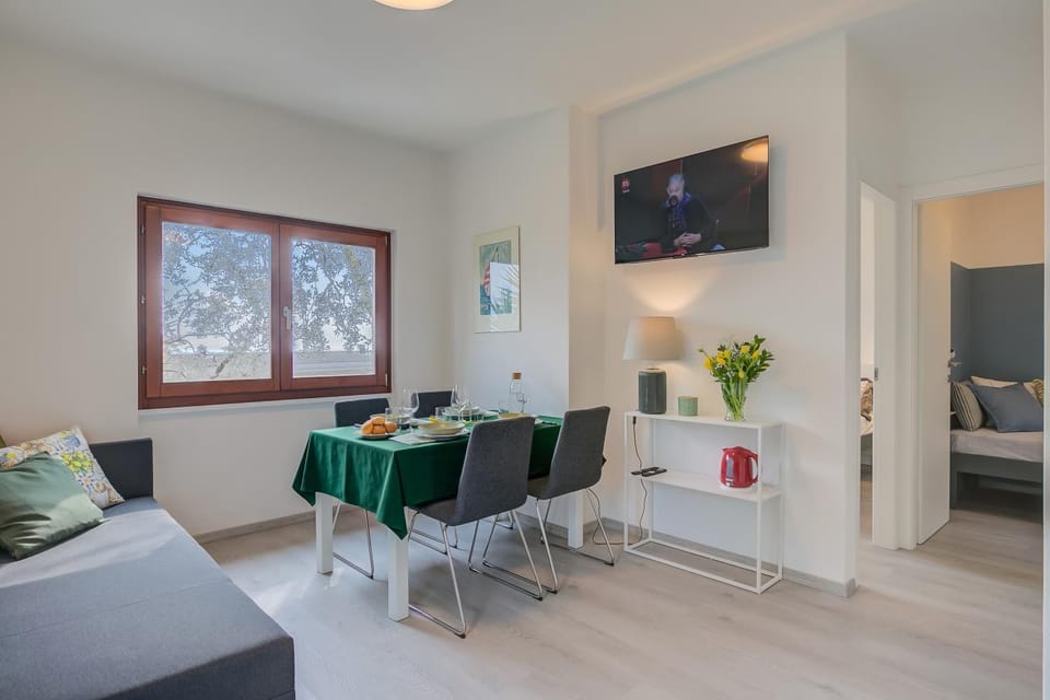 TV and multimedia, Living room, Dining area