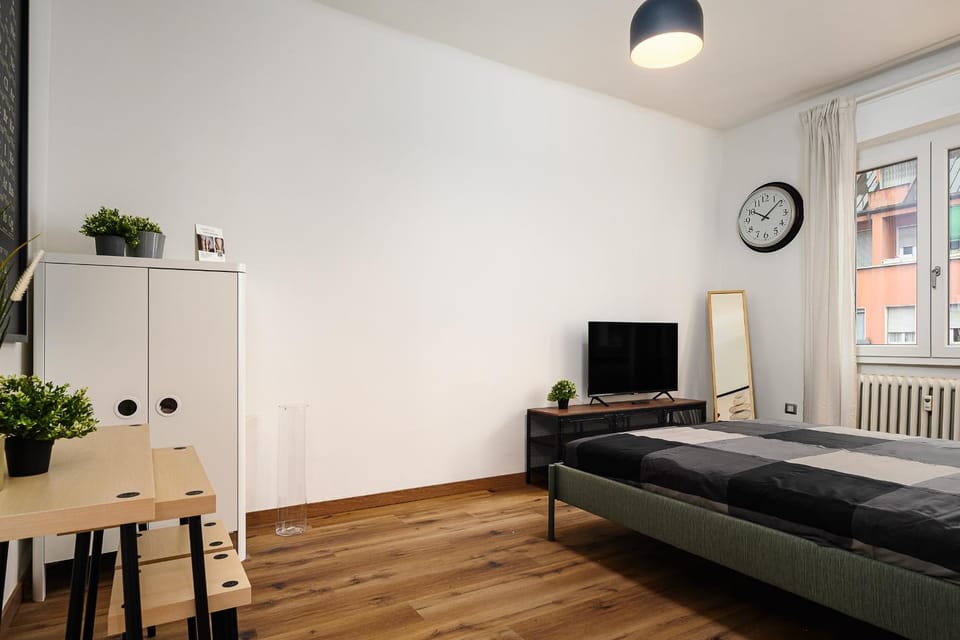 Communal lounge/ TV room, Bed, TV and multimedia, Living room, Photo of the whole room, Seating area, Bedroom, hair dresser, wardrobe