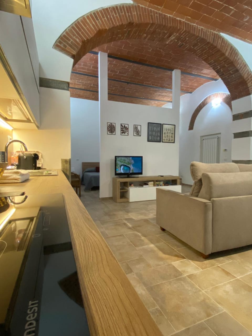 TV and multimedia, Kitchen or kitchenette, Living room