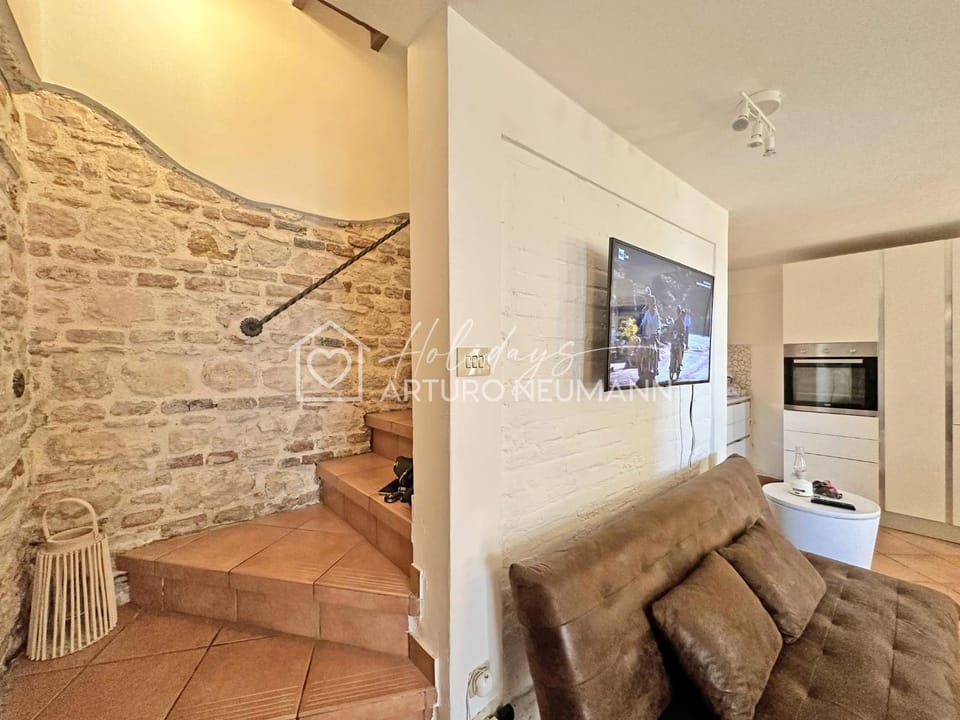 TV and multimedia, Kitchen or kitchenette, Living room, Seating area