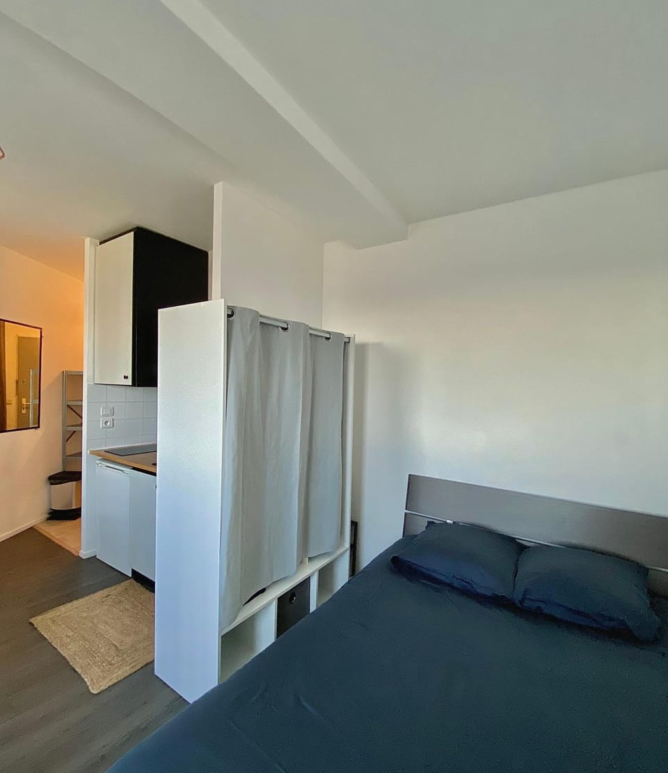Photo of the whole room, wardrobe