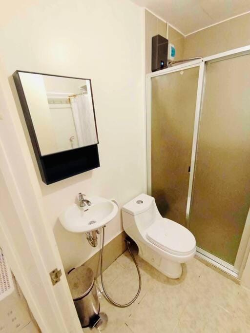 Toilet, bidet