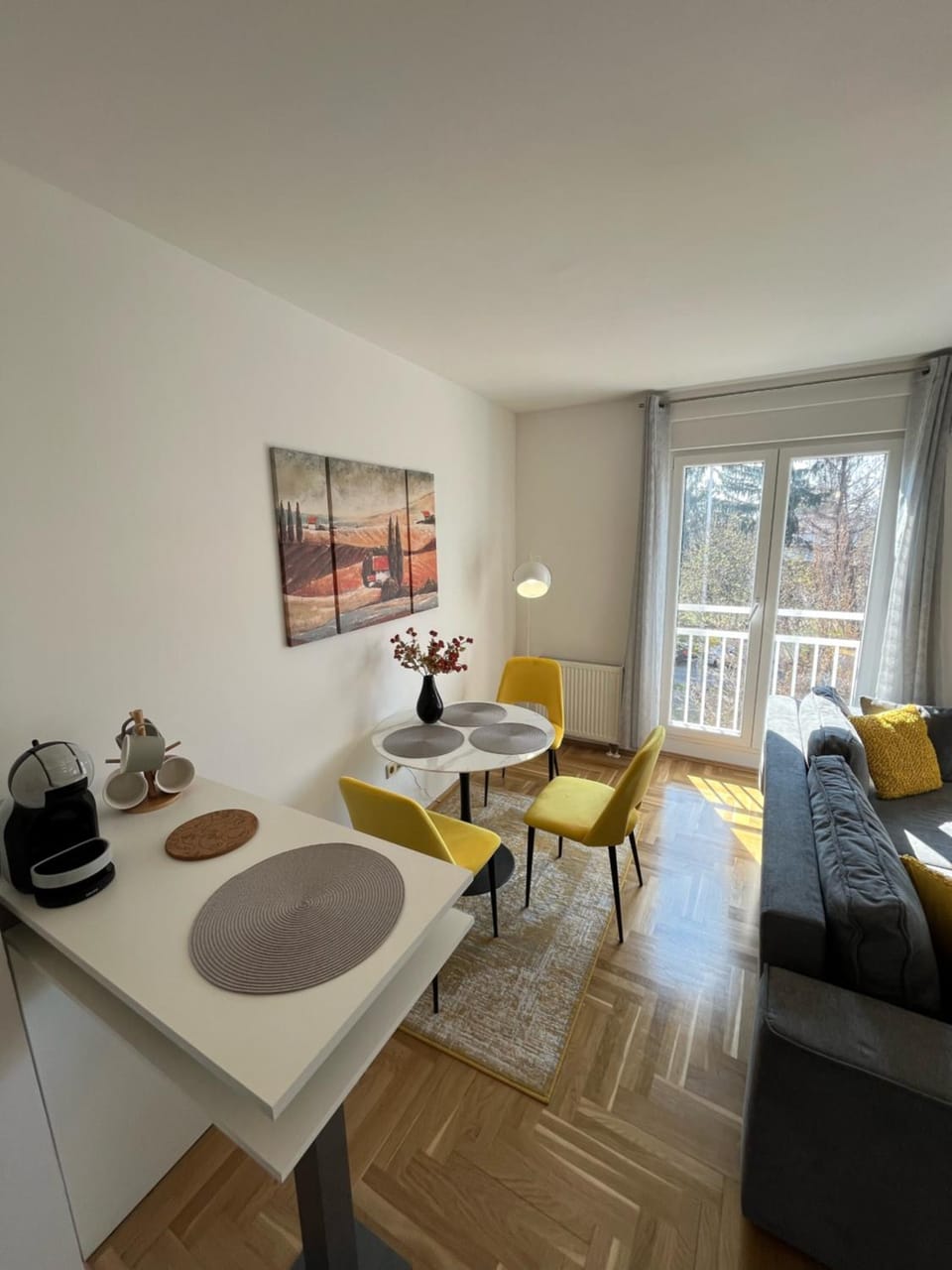 Sweet yellow Apartment in City of Zagreb