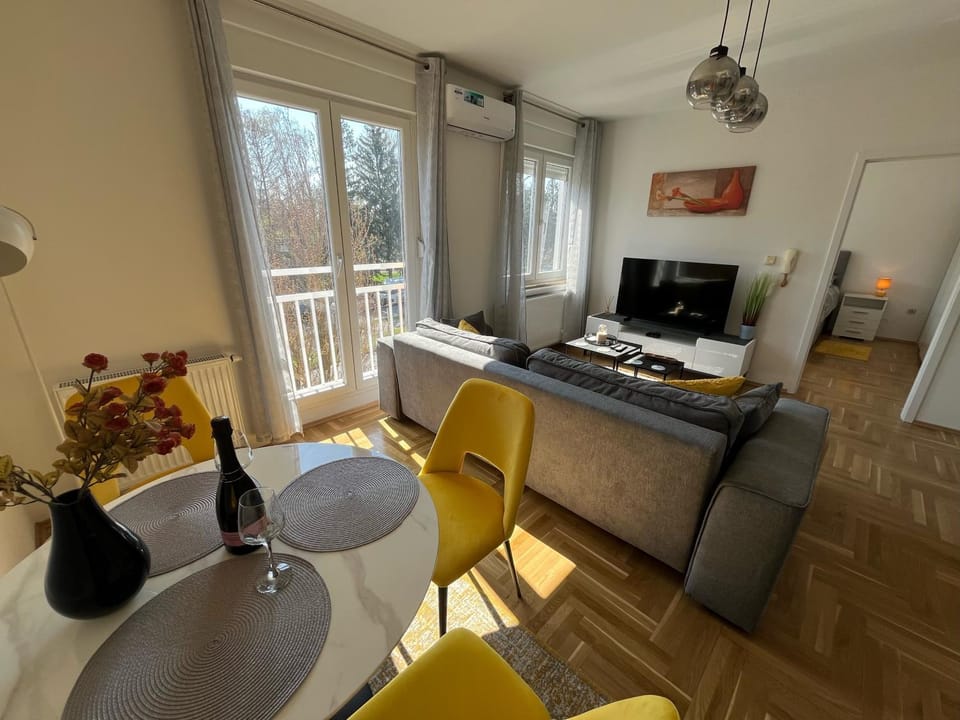 Sweet yellow Apartment in City of Zagreb