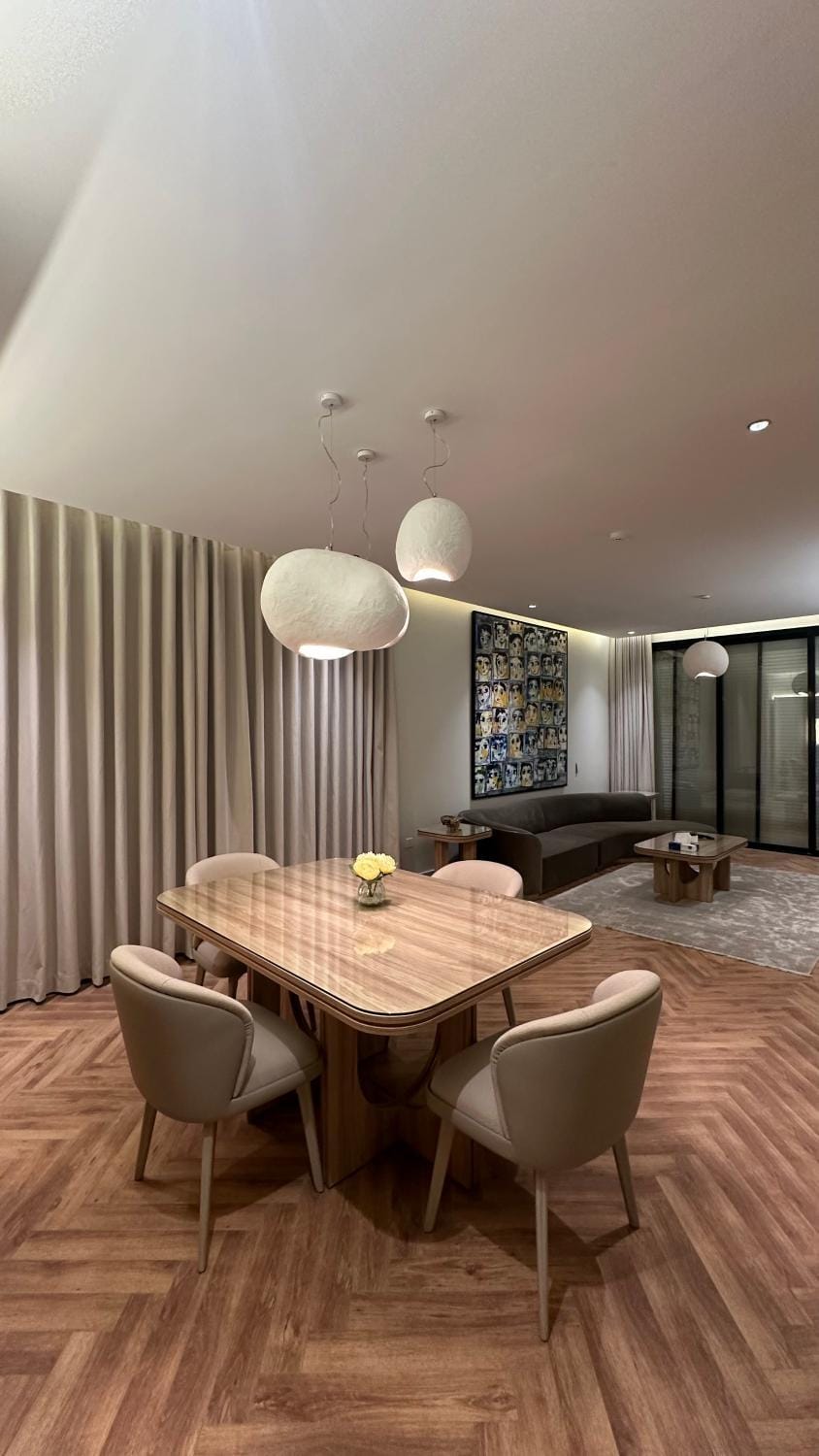 Seating area, Dining area