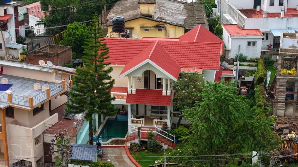 Property building, Day, Neighbourhood, City view, Pool view, Street view, Swimming pool