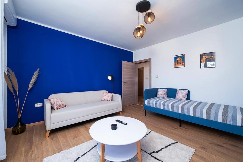 Bed, Living room, Seating area