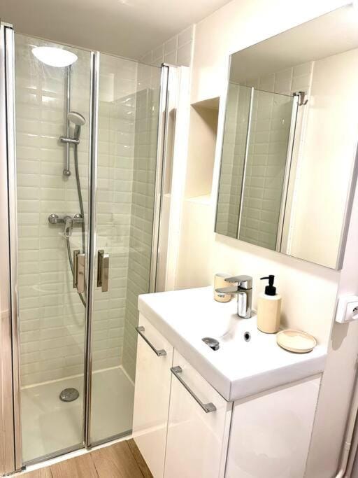T2 - lit XL, proche Part-Dieu, self check-in Apartment in Villeurbanne