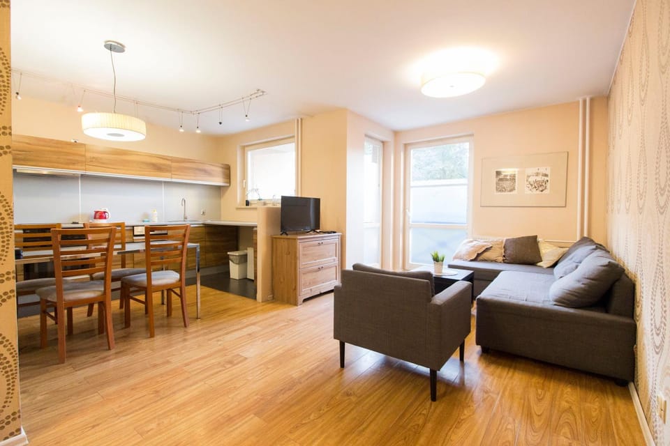 TV and multimedia, Kitchen or kitchenette, Living room, Seating area, Dining area, oven