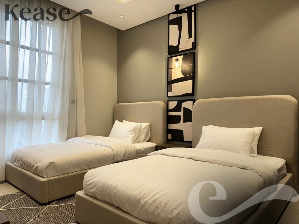 Bed, Photo of the whole room, Bedroom, Text overlay