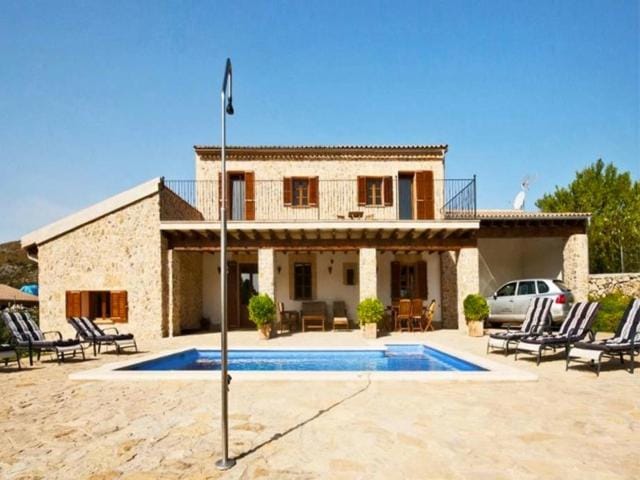 Patio, Pool view, Swimming pool, sunbed