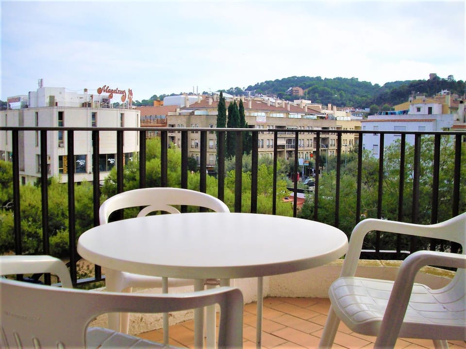 Estudio un solo ambiente céntrico muy cerca de la playa con piscina y terraza Apartment in Tossa de Mar