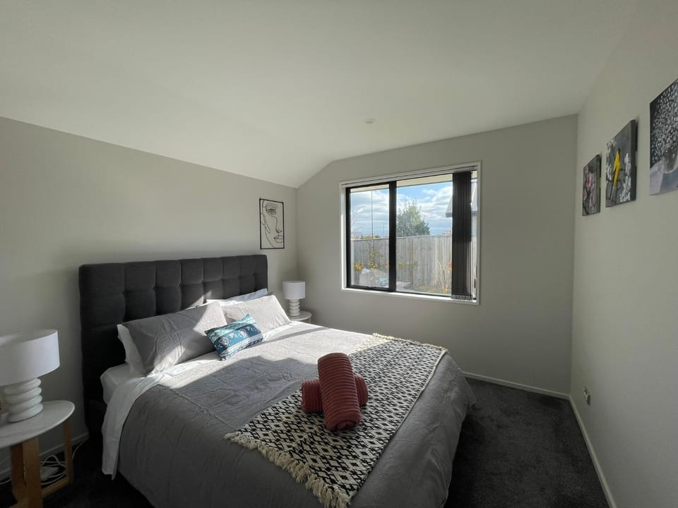 Luxury 4 Bedroom Family Retreat House in Christchurch