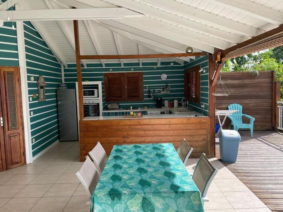 Superbe villa face à la mer House in Leeward Islands