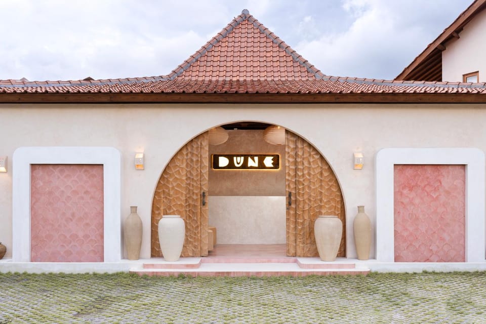 Property building, Facade/entrance, Day
