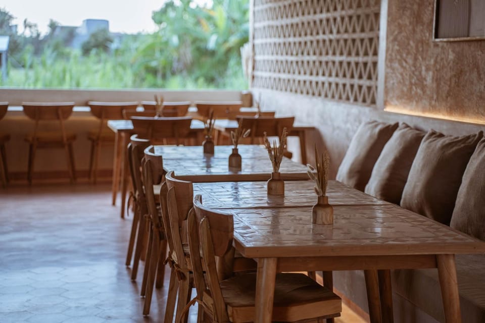 Restaurant/places to eat, Restaurant/places to eat, Seating area, Dining area