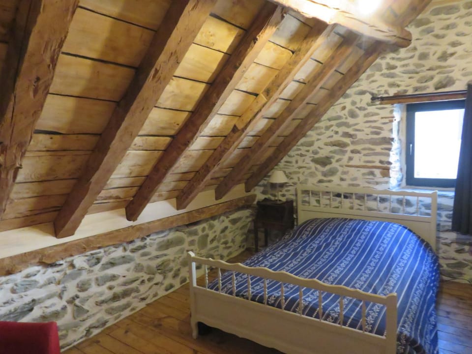 Grande maison de village, rénovation écologique House in Aragon