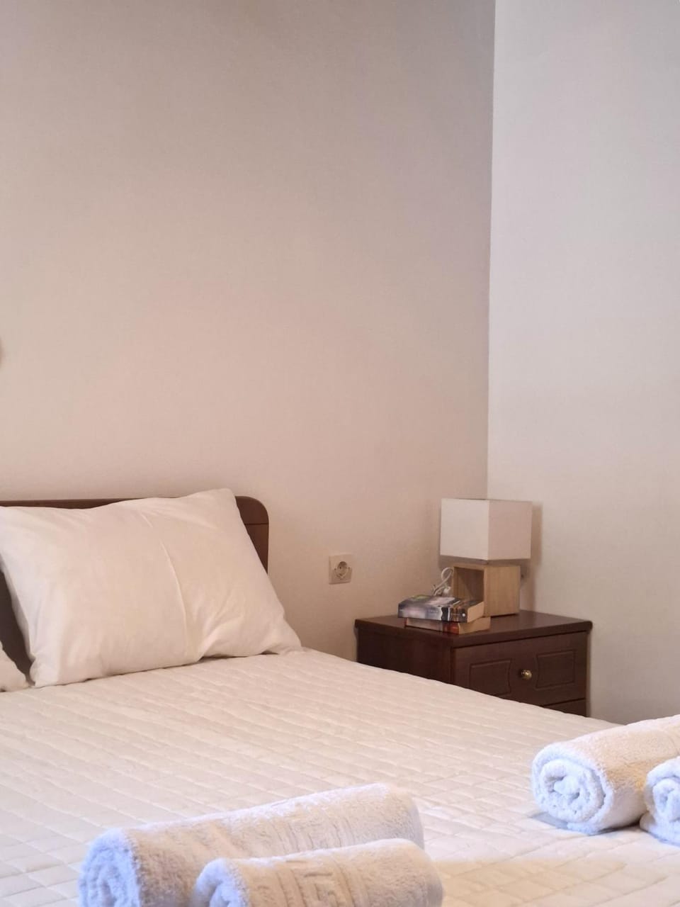 Bed, Bedroom, towels, towels