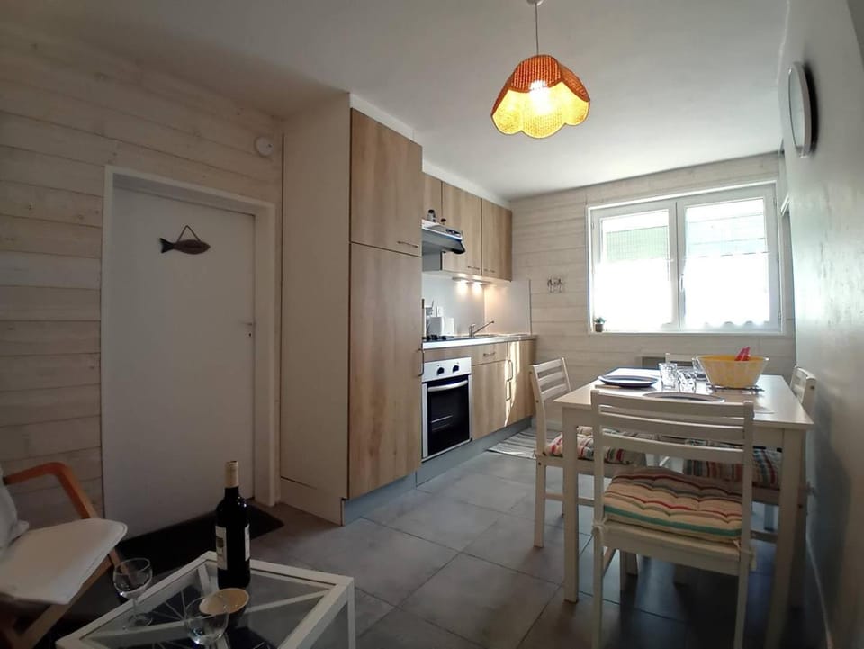 Kitchen or kitchenette, Seating area, Dining area, hair dresser, minibar, pet friendly, stove