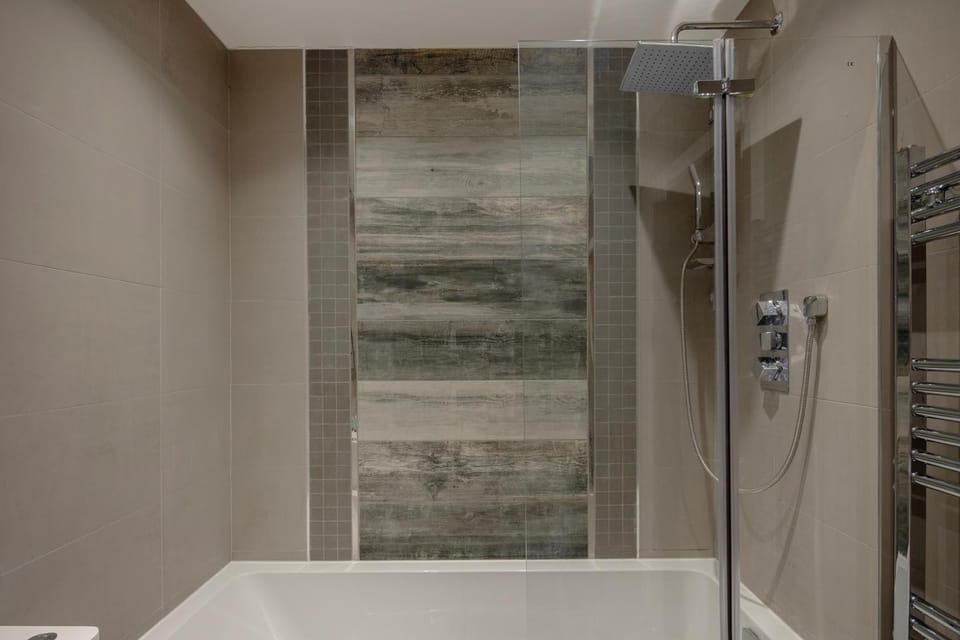 Charming One-Bedroom Retreat in Kingston KT2, London Apartment in Kingston upon Thames