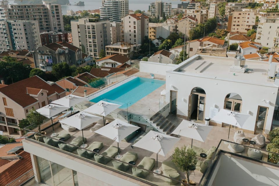 Stylish Urban Hideout - Free Pool & Breakfast Access Apartment in Budva